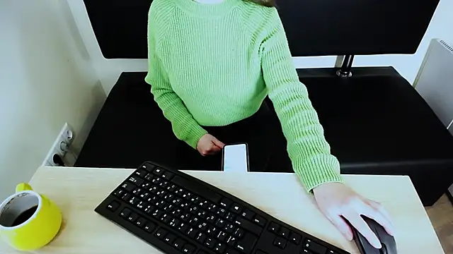 Snapshot of LaimaV_ chatting on October 26, 2025, 9:48 am LaimaV online show from October 26, 2025, 9:48 am