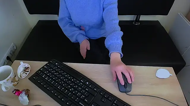 Snapshot of LaimaV_ chatting on November 11, 2025, 1:55 pm LaimaV online show from November 11, 2025, 1:55 pm