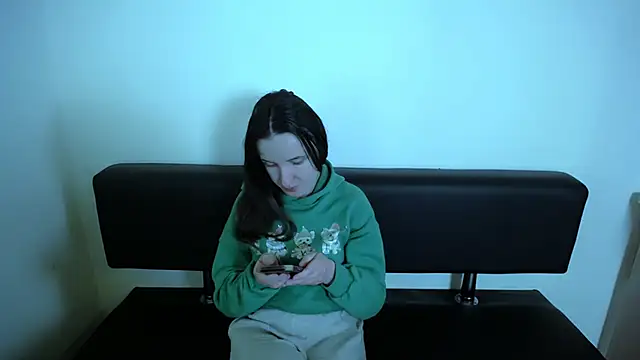 Snapshot of LaimaV_ chatting on November 30, 2025, 11:14 am LaimaV online show from November 30, 2025, 11:14 am