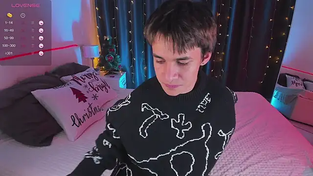 Snapshot of Andrew_Clar chatting on December 19, 2024, 3:41 pm Andrew Clar online show from December 19, 2024, 3:41 pm