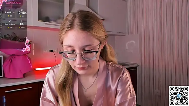 LivyyBossom online show from February 2, 2025, 4:43 pm