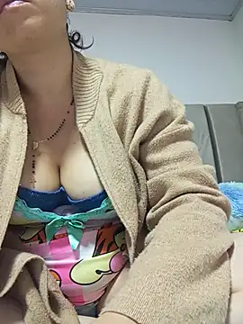 Snapshot of RenataSexy_ chatting on February 12, 2025, 2:24 am RenataSexy online show from February 12, 2025, 2:24 am