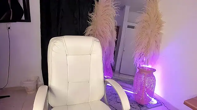 ALANAH KITTY online show from September 10, 2025, 7:25 pm