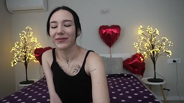 NikkiGoldSide online show from March 3, 2025, 1:42 pm