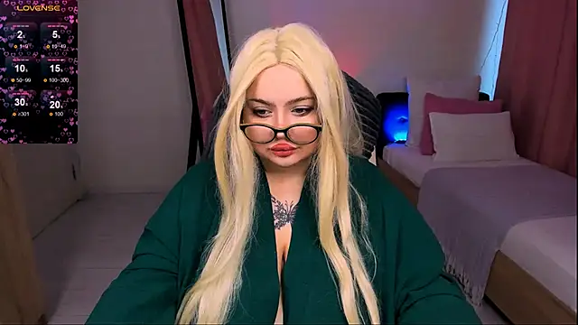 Snapshot of love_insidee chatting on February 2, 2025, 8:02 am love insidee online show from February 2, 2025, 8:02 am