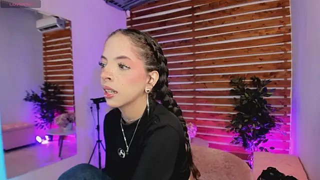 Snapshot of Sapphire_Venuss chatting on February 4, 2026, 1:22 am Sapphire Venuss online show from February 4, 2026, 1:22 am