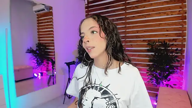 Snapshot of Sapphire_Venuss chatting on February 7, 2026, 12:25 am Sapphire Venuss online show from February 7, 2026, 12:25 am