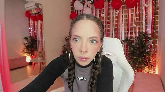 Snapshot of Sapphire_Venuss chatting on February 14, 2026, 1:46 am Sapphire Venuss online show from February 14, 2026, 1:46 am