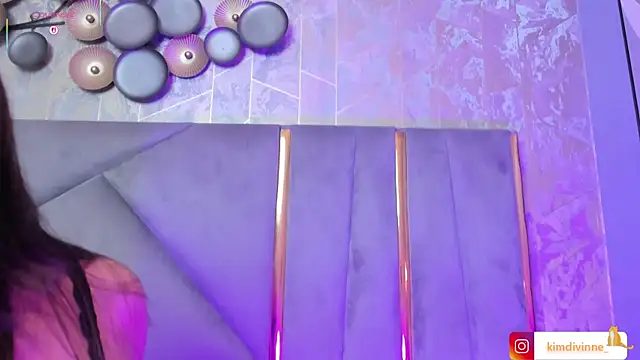 KimDevinne online show from September 17, 2025, 3:08 am