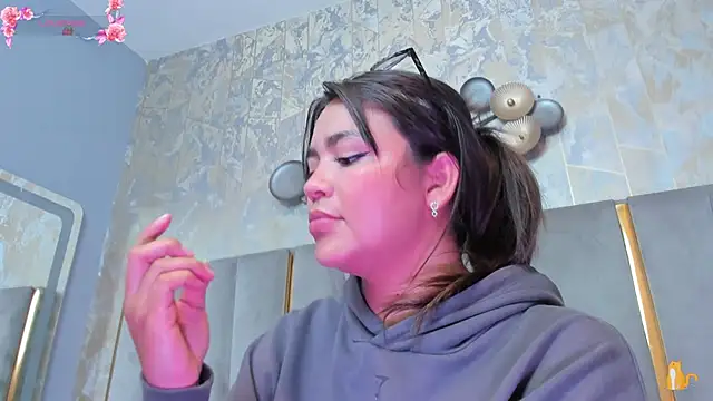 KimDevinne online show from March 8, 2026, 2:59 am