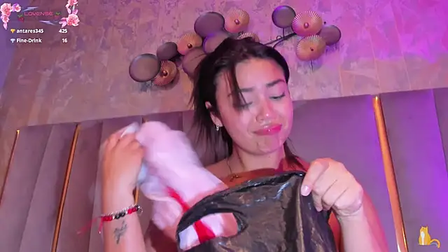 KimDevinne online show from April 9, 2026, 6:19 am