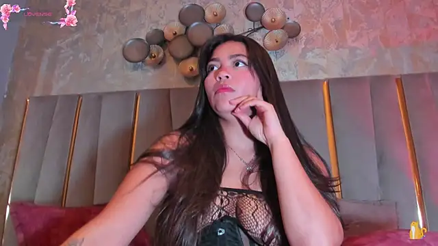 KimDevinne online show from April 12, 2026, 3:11 am