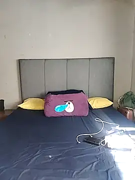 ThickPearlx23 online show from April 18, 2026, 9:46 am