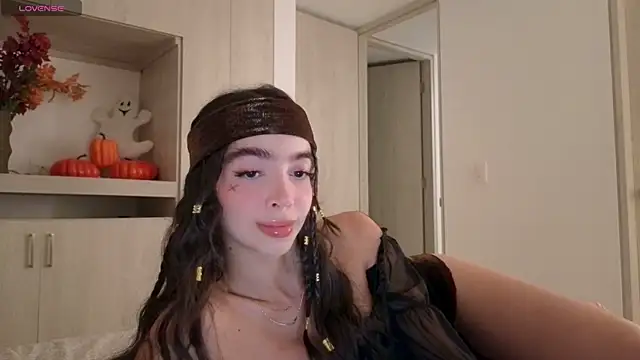 Siny Moore online show from October 28, 2025, 1:09 am