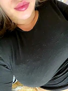 Snapshot of 69Laura696 chatting on December 2, 2024, 9:35 am 69Laura696 online show from December 2, 2024, 9:35 am