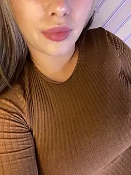 Snapshot of 69Laura696 chatting on December 9, 2024, 1:13 pm 69Laura696 online show from December 9, 2024, 1:13 pm