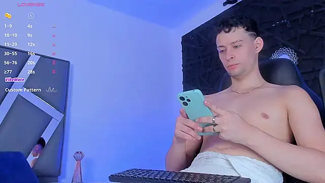 JadeSmiith  online show from December 27, 2024, 9:43 pm