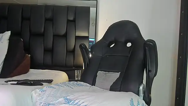 JadeSmiith  online show from February 26, 2025, 10:31 pm