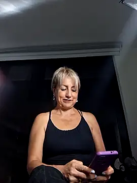 almaluna7 online show from September 25, 2025, 12:36 am