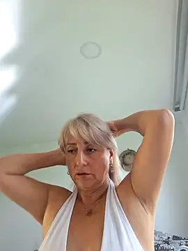 almaluna7 online show from February 10, 2026, 10:03 pm