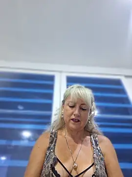 Snapshot of almaluna7 chatting on April 9, 2026, 11:43 pm almaluna7 online show from April 9, 2026, 11:43 pm