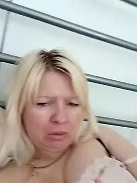 Snapshot of Lauri_scherri chatting on June 8, 2026, 12:49 pm Lauri scherri online show from June 8, 2026, 12:49 pm