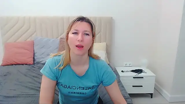 Incredible Ariela online show from May 19, 2026, 6:42 am
