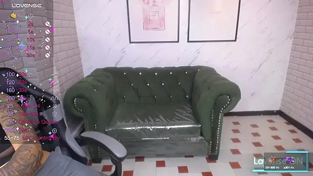 Snapshot of _Charlotte_v chatting on December 3, 2024, 2:05 pm Charlotte v online show from December 3, 2024, 2:05 pm