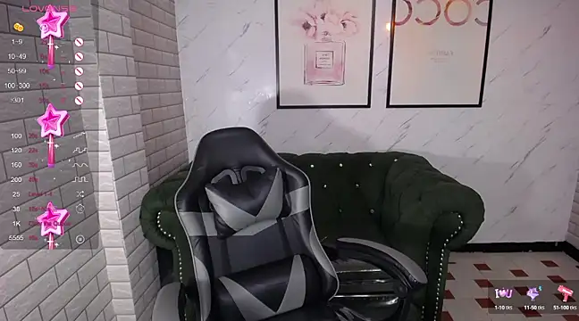 Snapshot of _Charlotte_v chatting on March 21, 2025, 5:02 pm Charlotte v online show from March 21, 2025, 5:02 pm