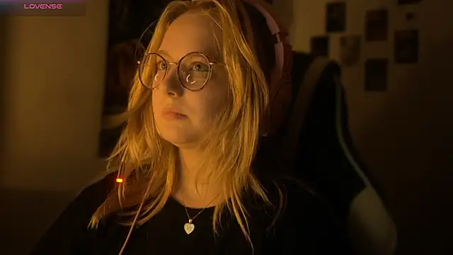 Snapshot of JacyWinslat chatting on September 9, 2025, 10:42 pm JacyWinslat online show from September 9, 2025, 10:42 pm