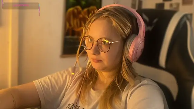 Snapshot of JacyWinslat chatting on September 18, 2025, 2:19 pm JacyWinslat online show from September 18, 2025, 2:19 pm