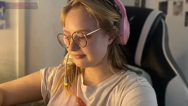 Snapshot of JacyWinslat chatting on September 19, 2025, 1:56 pm JacyWinslat online show from September 19, 2025, 1:56 pm