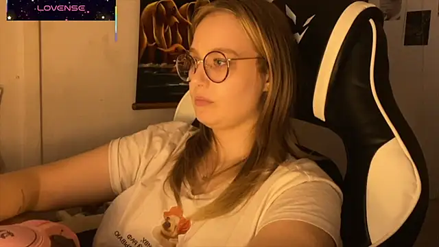 Snapshot of JacyWinslat chatting on October 8, 2025, 6:05 pm JacyWinslat online show from October 8, 2025, 6:05 pm