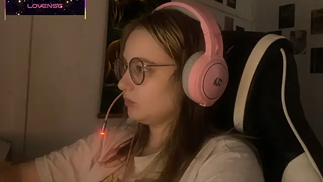 Snapshot of JacyWinslat chatting on October 10, 2025, 2:27 pm JacyWinslat online show from October 10, 2025, 2:27 pm