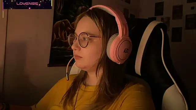 Snapshot of JacyWinslat chatting on October 14, 2025, 8:20 pm JacyWinslat online show from October 14, 2025, 8:20 pm