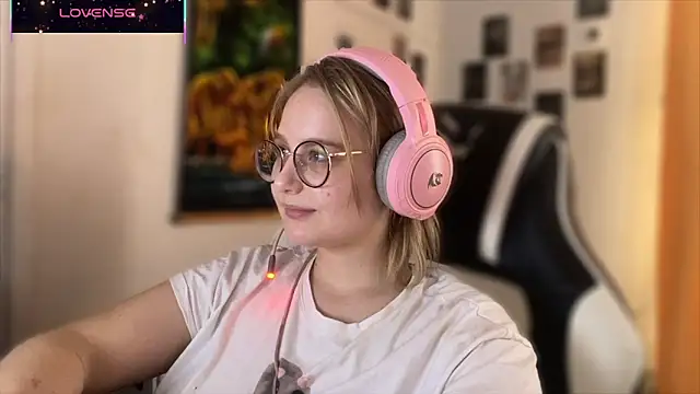 Snapshot of JacyWinslat chatting on October 19, 2025, 1:12 pm JacyWinslat online show from October 19, 2025, 1:12 pm