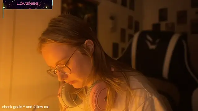 Snapshot of JacyWinslat chatting on October 21, 2025, 4:41 pm JacyWinslat online show from October 21, 2025, 4:41 pm