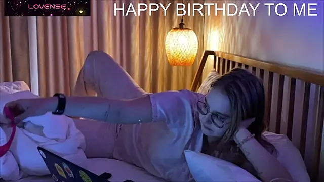 Snapshot of JacyWinslat chatting on December 2, 2025, 1:22 am JacyWinslat online show from December 2, 2025, 1:22 am