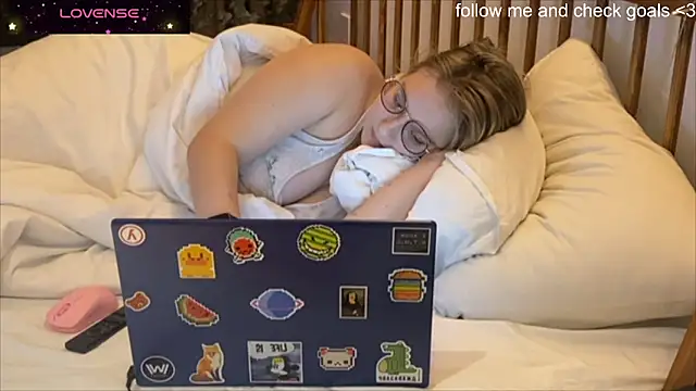 Snapshot of JacyWinslat chatting on January 11, 2026, 12:10 pm JacyWinslat online show from January 11, 2026, 12:10 pm