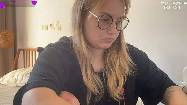 JacyWinslat online show from February 13, 2026, 8:43 am