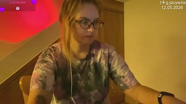 JacyWinslat online show from May 12, 2026, 5:54 pm