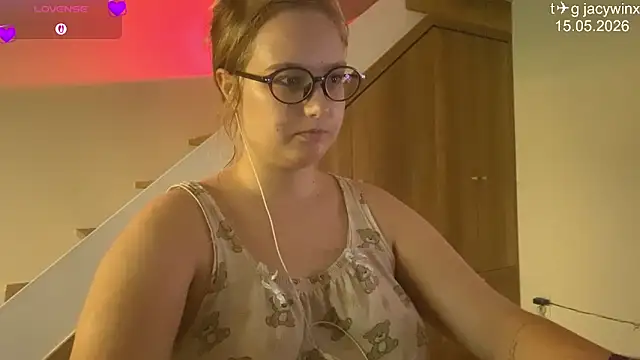 JacyWinslat online show from May 15, 2026, 2:46 pm
