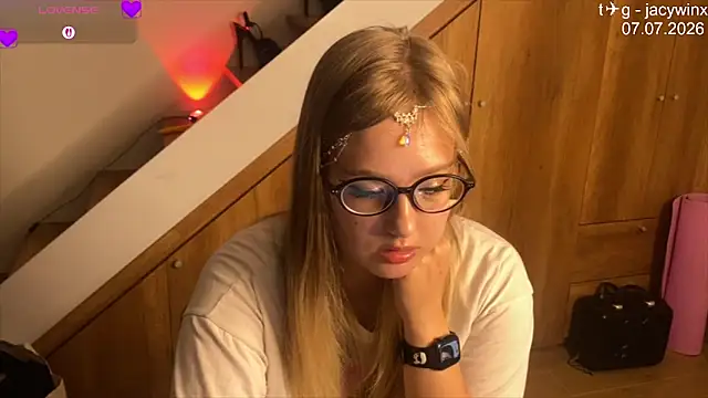 JacyWinslat online show from July 8, 2026, 7:51 pm