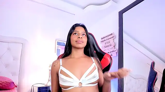 Snapshot of evelyn_evony chatting on December 7, 2024, 6:54 am evelyn evony online show from December 7, 2024, 6:54 am