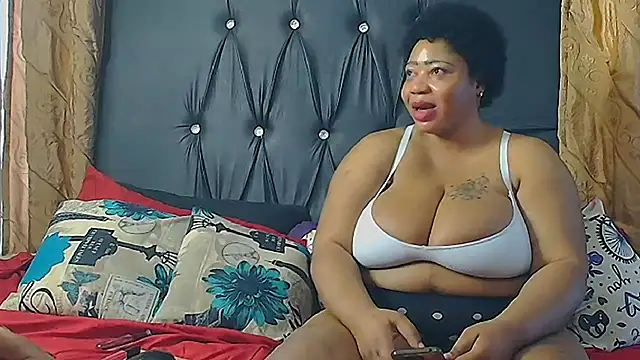 HUMONGUOUSTITSS online show from December 8, 2024, 2:41 pm