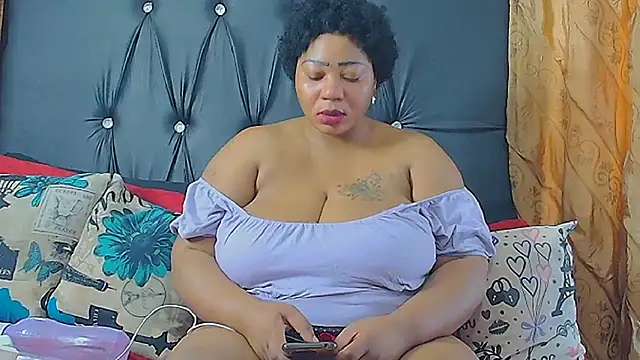 HUMONGUOUSTITSS online show from December 9, 2024, 7:39 am