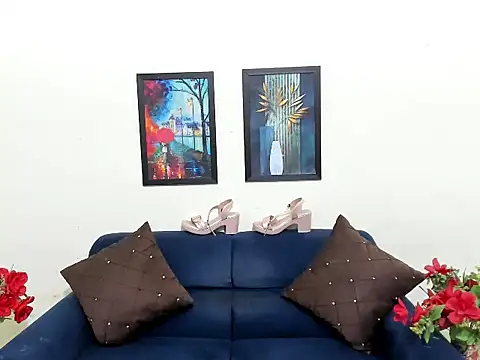 evaaelfiee online show from October 5, 2025, 3:49 am