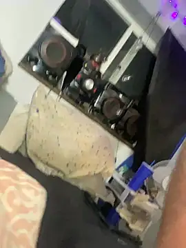 Snapshot of Cutebitch@xh chatting on April 12, 2026, 5:23 am Cutebitchxh online show from April 12, 2026, 5:23 am