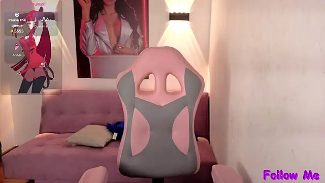 vittorialombardi   online show from September 20, 2025, 8:15 am