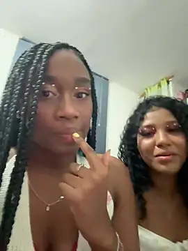 EscorpiLeoncita online show from February 15, 2026, 2:41 am